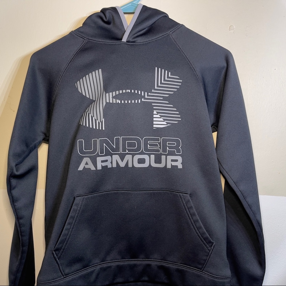 Black Under Armour Hoodie. Size ( Youth Small )